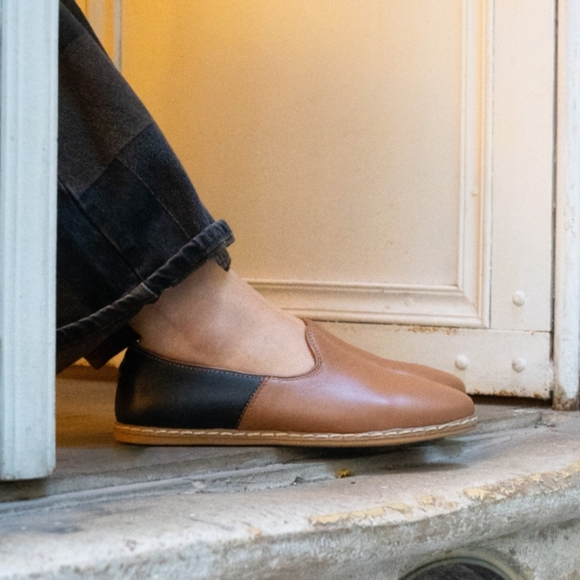 Charix Camel Black Leather Comfort Minimalist Loafer Slip On Womens Shoes 36/5 - Picture 9 of 12